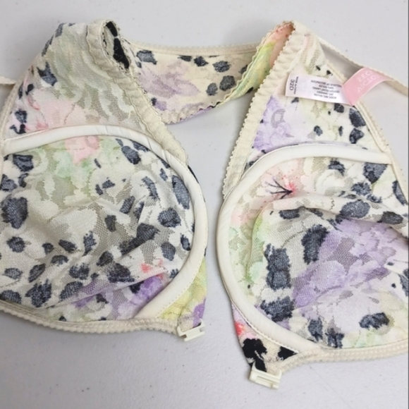 Victoria’s Secret Vintage Dainty Floral Lace Underwire Front Closure Bra - Picture 10 of 11